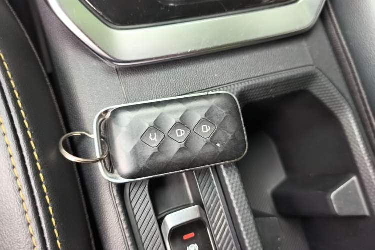 Used Wuling Alvez 2022 1.5T CVT Trendy & Cool Edition Vehicle Key