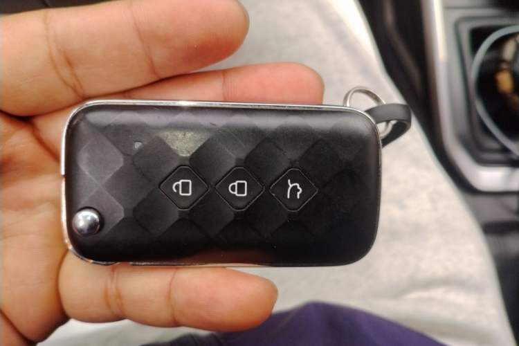 Used Wuling Alvez 2022 1.5L Manual Free-Style Model Vehicle Key