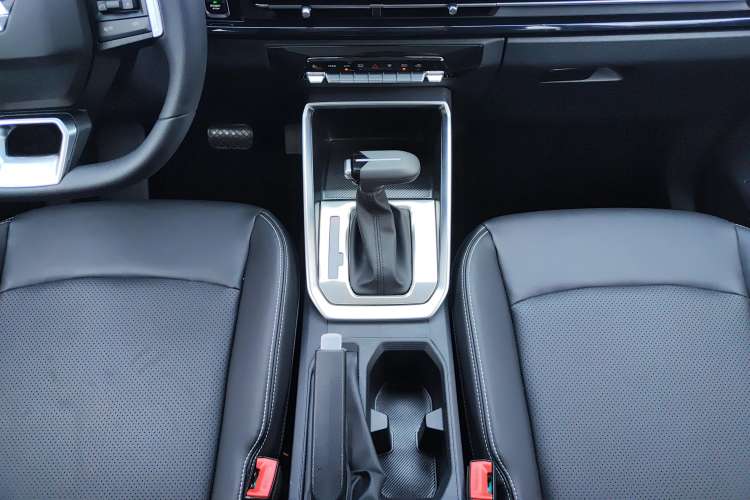 Used Wuling Alvez 2022 1.5L CVT Comfort Edition Gear Lever