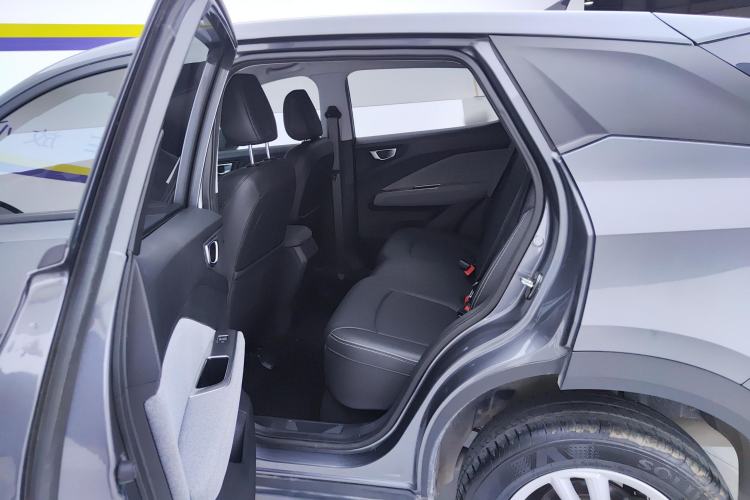 Used Wuling Alvez 2022 1.5L CVT Comfort Edition Left Rear Seat