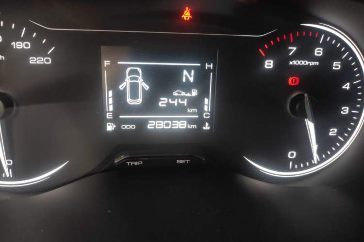 Used Wuling Alvez 2022 1.5L Manual Comfort Version Odometer Close Up