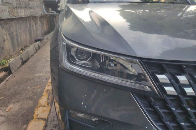 Used Wuling Alvez 2022 1.5L Manual Comfort Version Right Front Headlight