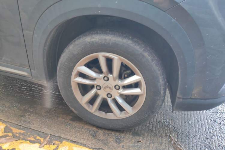 Used Wuling Alvez 2022 1.5L Manual Comfort Version Right Front Wheel Hub