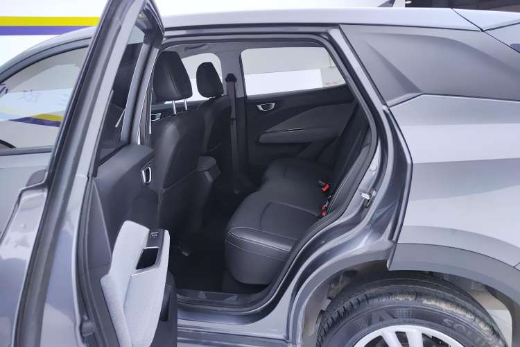 Used Wuling Alvez 2022 1.5L CVT Comfort Edition Right Rear Seat