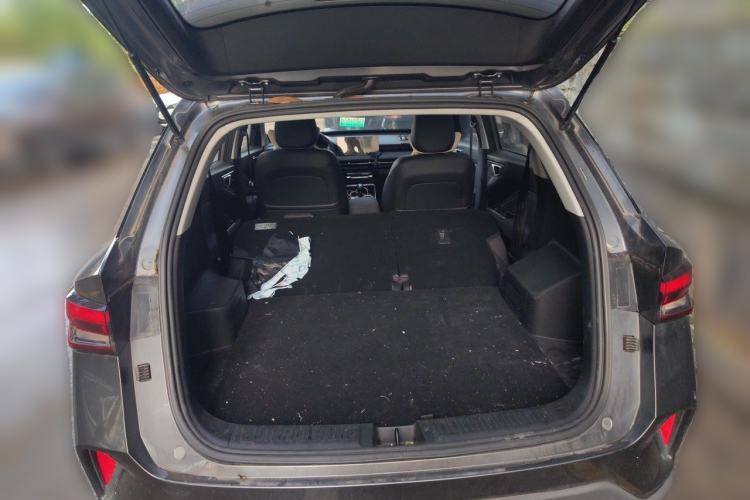 Used Wuling Alvez 2022 1.5L Manual Comfort Version Trunk