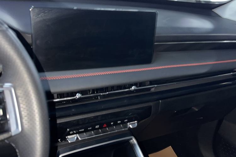 Used Wuling Alvez 2022 1.5T CVT Trendy & Cool Edition Audio And AC Panel