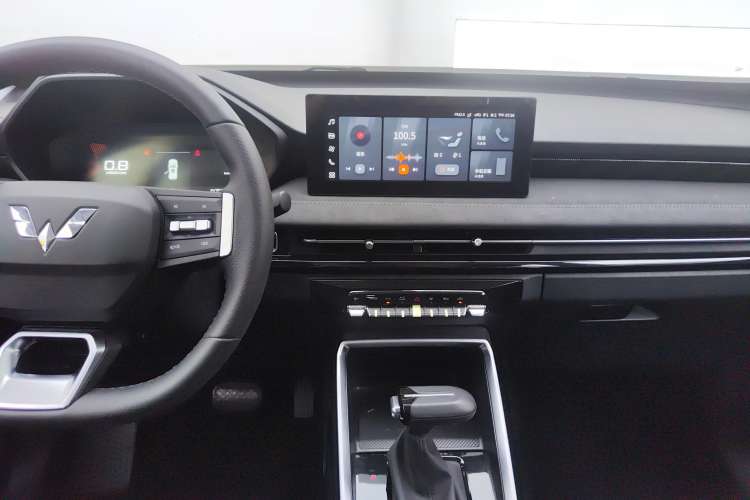 Used Wuling Alvez 2022 1.5L CVT Comfort Edition Audio And AC Panel