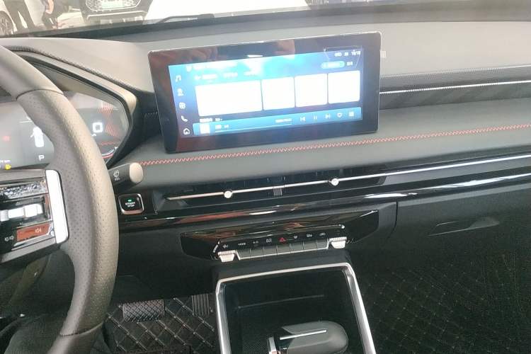 Used Wuling Alvez 2022 1.5T CVT Trendy & Cool Edition Audio And AC Panel