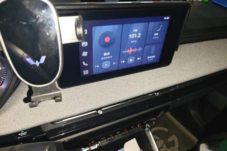 Used Wuling Alvez 2022 1.5L CVT Comfort Edition Audio And AC Panel
