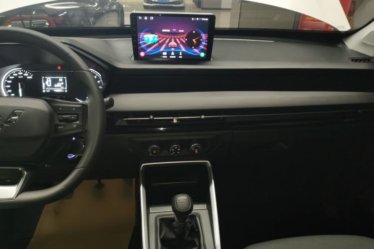 Used Wuling Alvez 2022 1.5L Manual Free-Style Model Audio And AC Panel