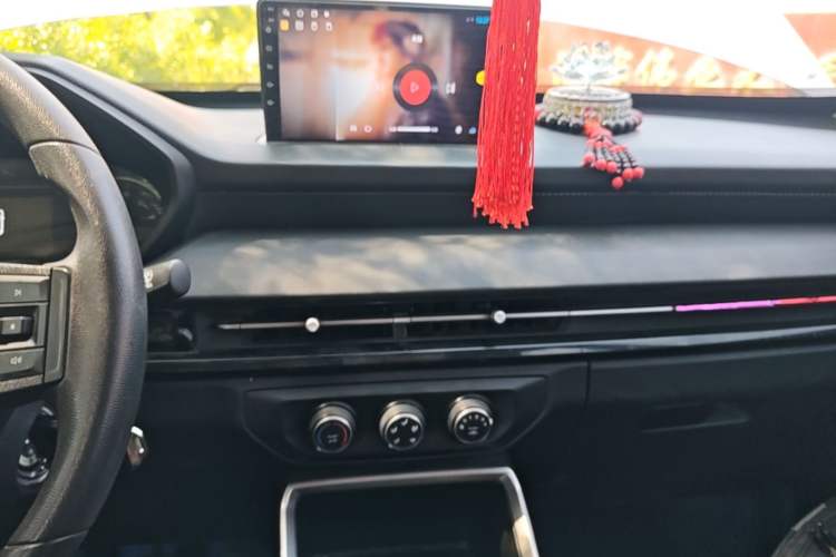 Used Wuling Alvez 2022 1.5L Manual Free-Style Model Audio And AC Panel