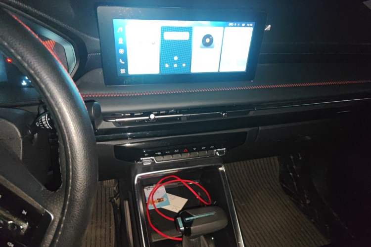 Used Wuling Alvez 2022 1.5T CVT Trendy & Cool Edition Audio And AC Panel