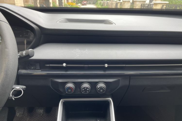Used Wuling Alvez 2022 1.5L Manual Free-Style Model Audio And AC Panel