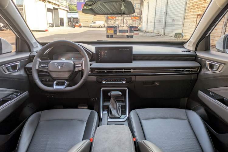 Used Wuling Alvez 2022 1.5L CVT Comfort Edition Audio And AC Panel