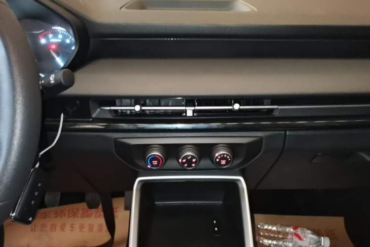 Used Wuling Alvez 2022 1.5L Manual Free-Style Model Audio And AC Panel