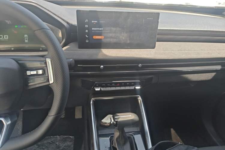 Used Wuling Alvez 2022 1.5L CVT Comfort Edition Audio And AC Panel