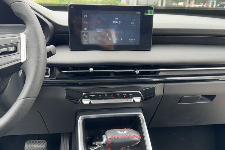 Used Wuling Alvez 2022 1.5L CVT Comfort Edition Audio And AC Panel