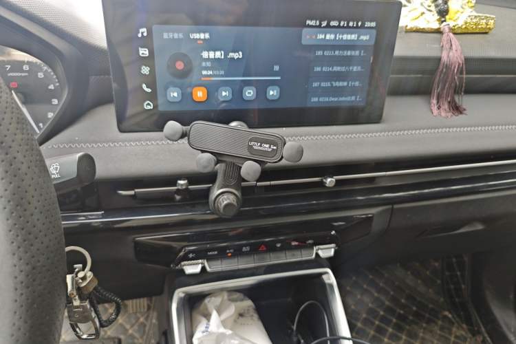 Used Wuling Alvez 2022 1.5L Manual Comfort Version Audio And AC Panel