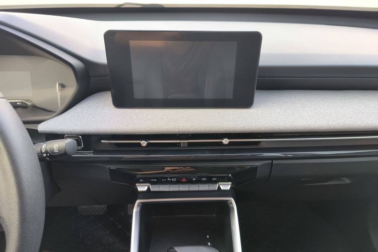 Used Wuling Alvez 2022 1.5L CVT Comfort Edition Audio And AC Panel