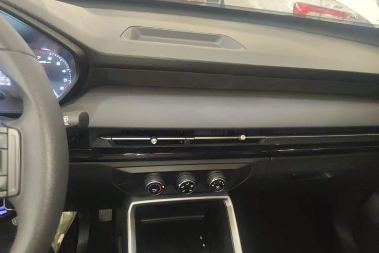 Used Wuling Alvez 2022 1.5L Manual Free-Style Model Audio And AC Panel