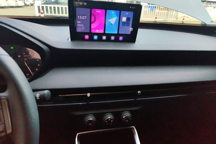 Used Wuling Alvez 2022 1.5L Manual Free-Style Model Audio And AC Panel