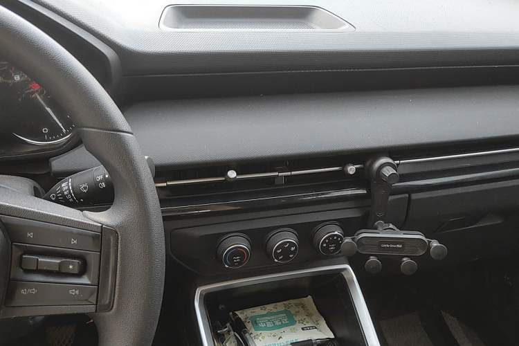 Used Wuling Alvez 2022 1.5L Manual Free-Style Model Audio And AC Panel