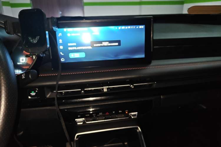 Used Wuling Alvez 2022 1.5T CVT Trendy & Cool Edition Audio And AC Panel