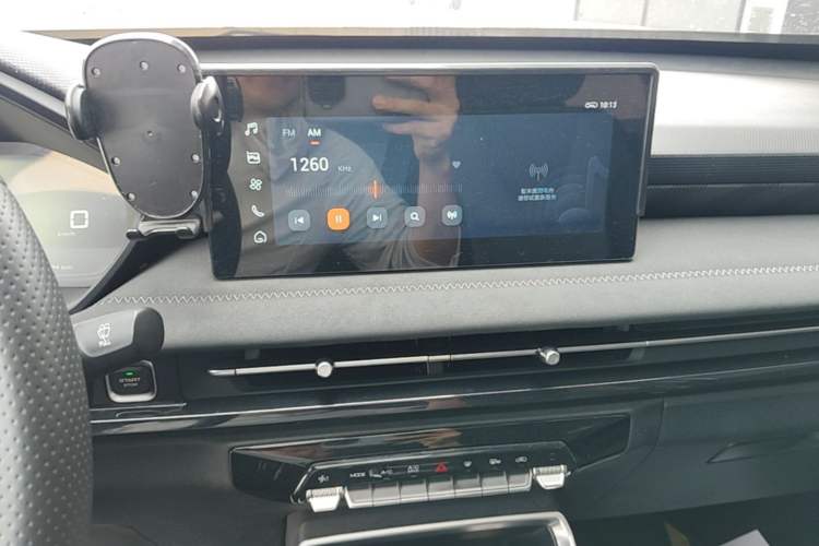 Used Wuling Alvez 2022 1.5L CVT Comfort Edition Audio And AC Panel