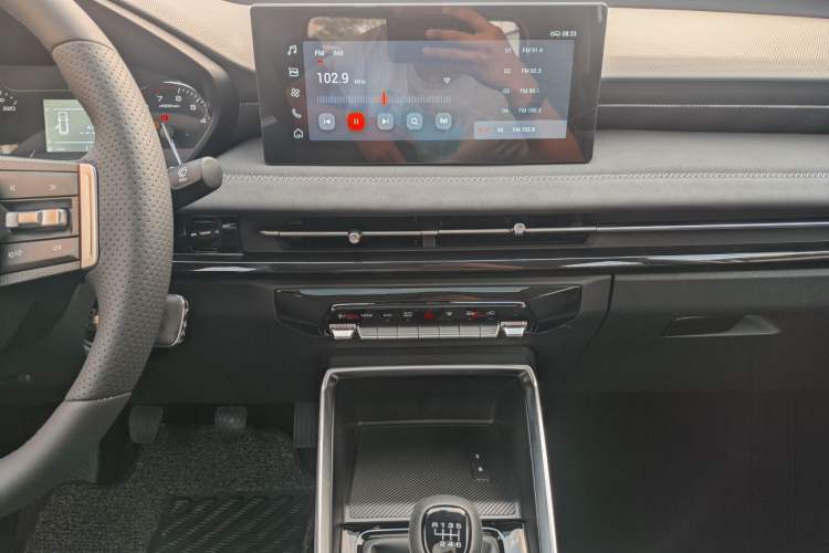 Used Wuling Alvez 2022 1.5L Manual Comfort Version Audio And AC Panel