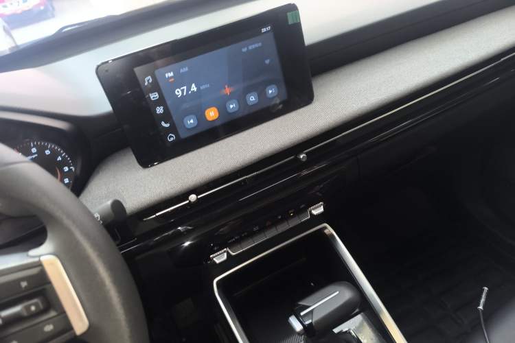 Used Wuling Alvez 2022 1.5L CVT Comfort Edition Audio And AC Panel