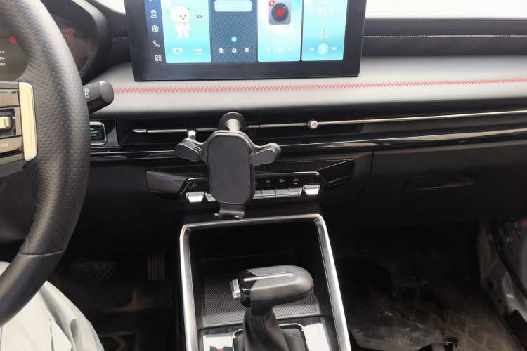 Used Wuling Alvez 2022 1.5T CVT Trendy & Cool Edition Audio And AC Panel