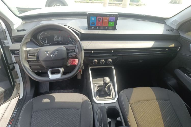 Used Wuling Alvez 2022 1.5L Manual Free-Style Model Center Console