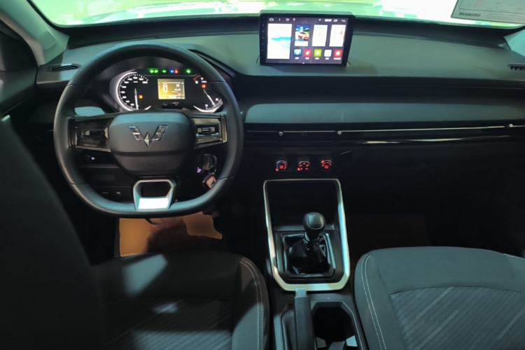 Used Wuling Alvez 2022 1.5L Manual Free-Style Model Center Console