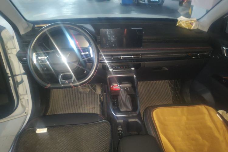 Used Wuling Alvez 2022 1.5T CVT Trendy & Cool Edition Center Console