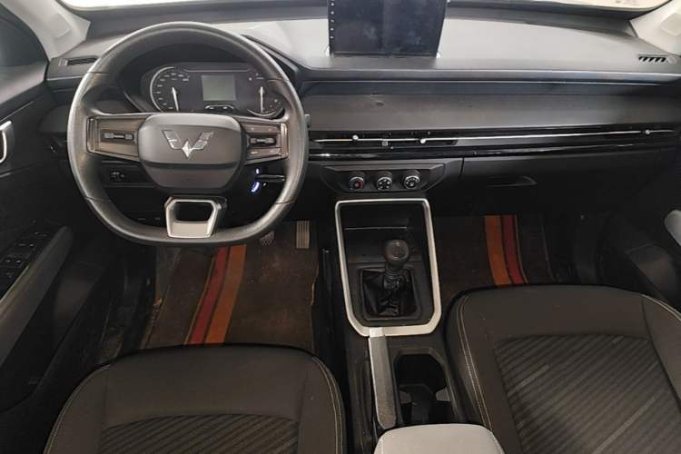 Used Wuling Alvez 2022 1.5L Manual Free-Style Model Center Console