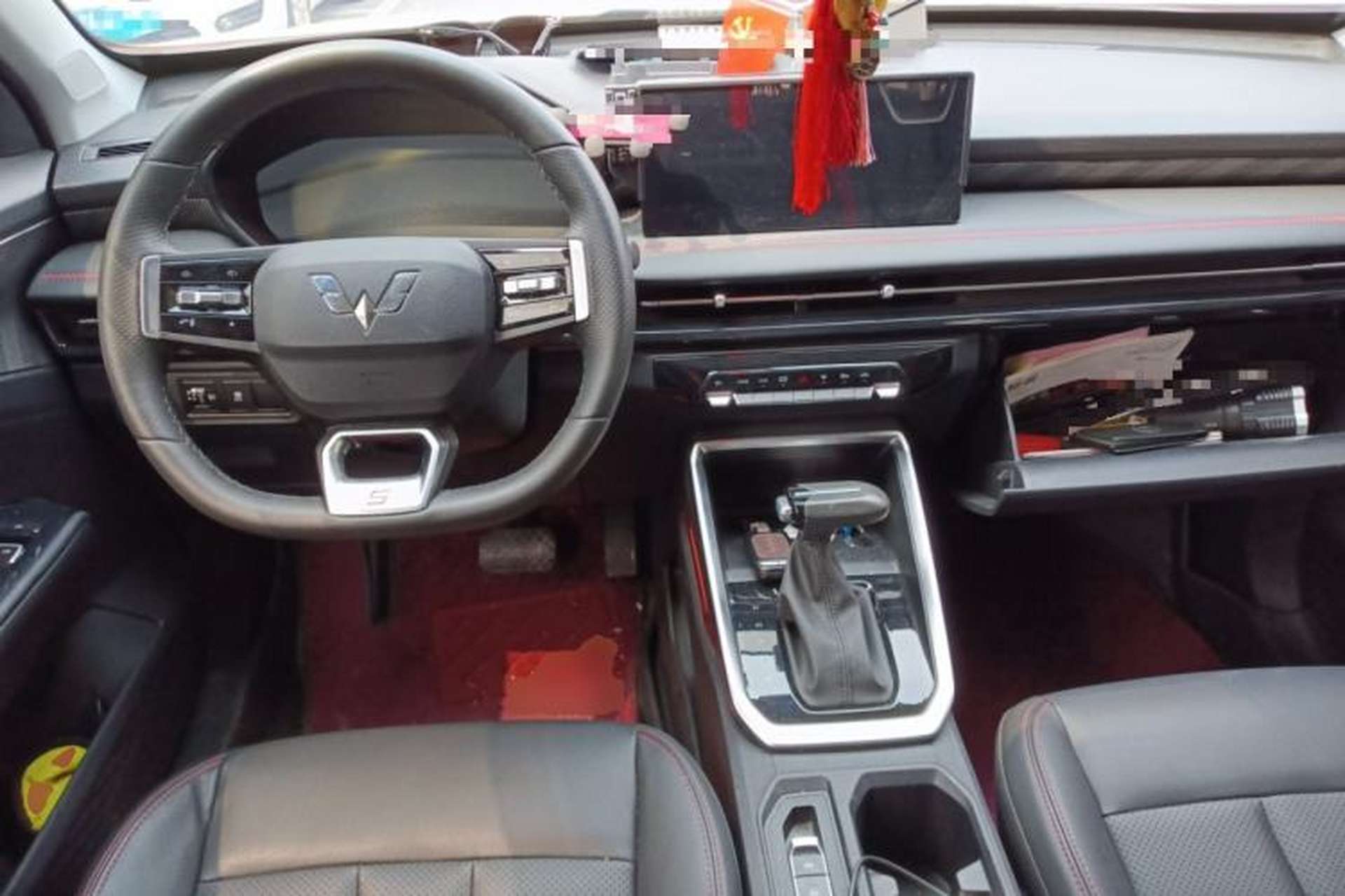 Used Wuling Alvez 2022 1.5T CVT Trendy & Cool Edition Center Console
