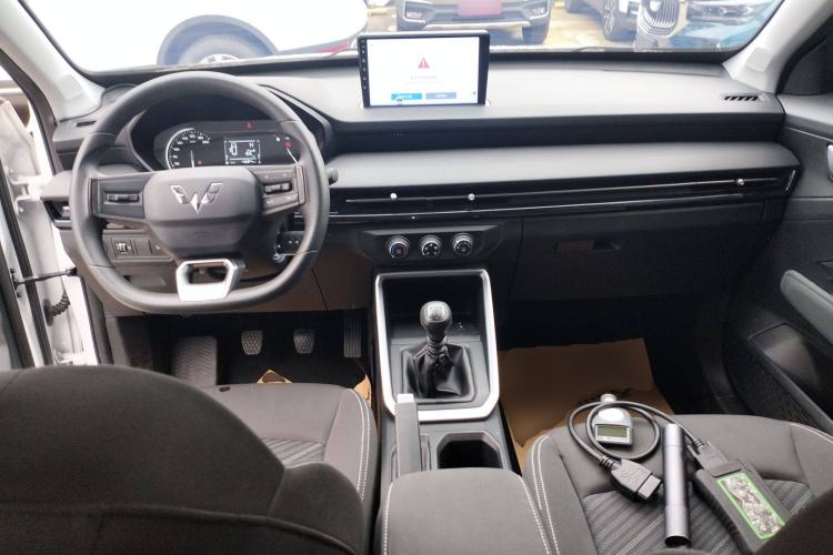 Used Wuling Alvez 2022 1.5L Manual Free-Style Model Center Console