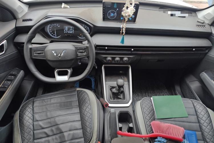 Used Wuling Alvez 2022 1.5L Manual Free-Style Model Center Console