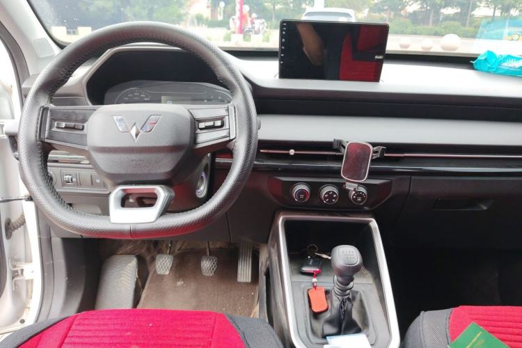 Used Wuling Alvez 2022 1.5L Manual Free-Style Model Center Console