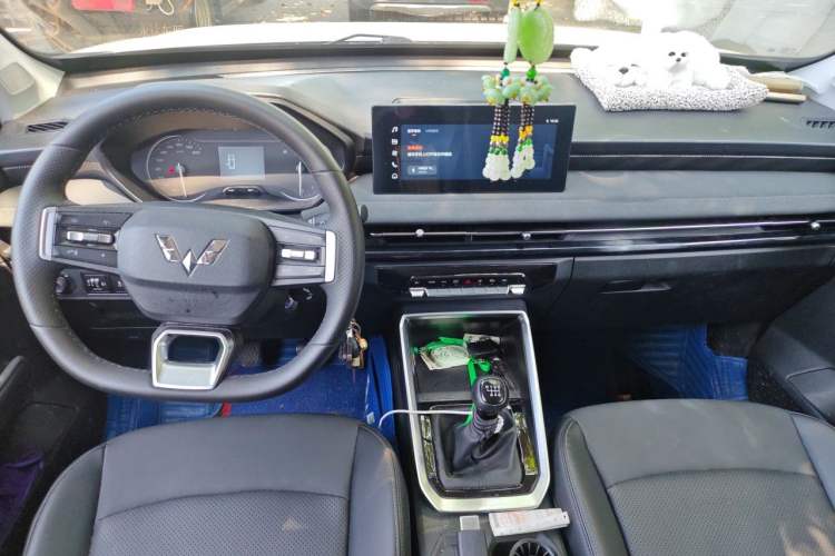 Used Wuling Alvez 2022 1.5L Manual Comfort Version Center Console