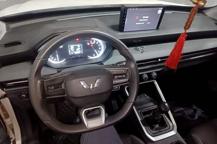 Used Wuling Alvez 2022 1.5L Manual Free-Style Model Center Console
