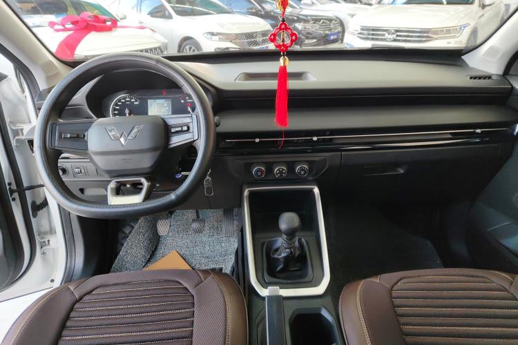 Used Wuling Alvez 2022 1.5L Manual Free-Style Model Center Console