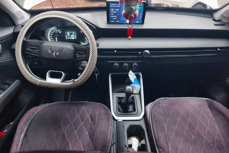 Used Wuling Alvez 2022 1.5L Manual Free-Style Model Center Console