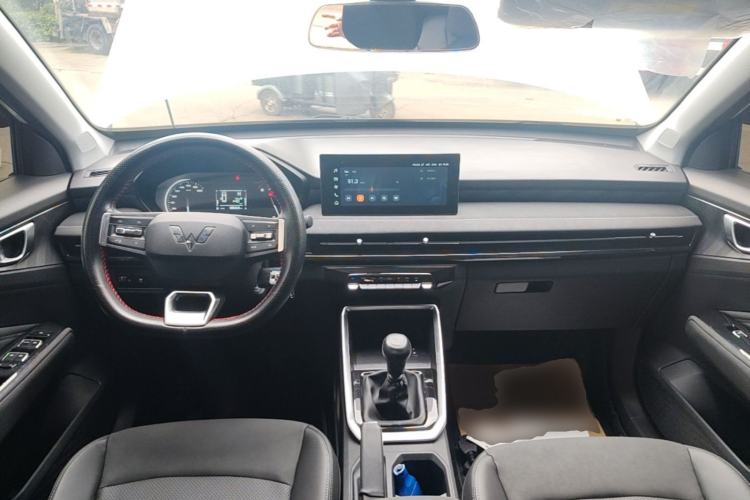 Used Wuling Alvez 2022 1.5L Manual Comfort Version Center Console