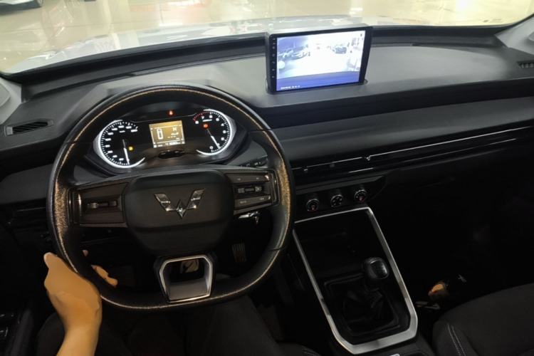Used Wuling Alvez 2022 1.5L Manual Free-Style Model Center Console