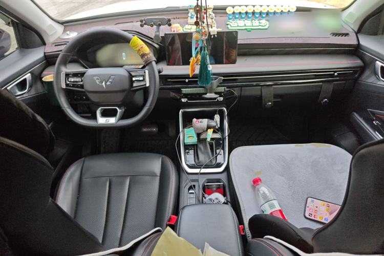 Used Wuling Alvez 2022 1.5T CVT Trendy & Cool Edition Center Console
