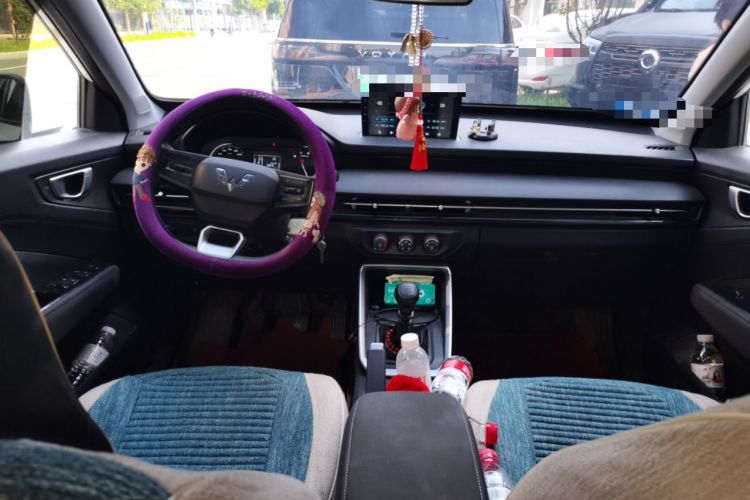 Used Wuling Alvez 2022 1.5L Manual Free-Style Model Center Console