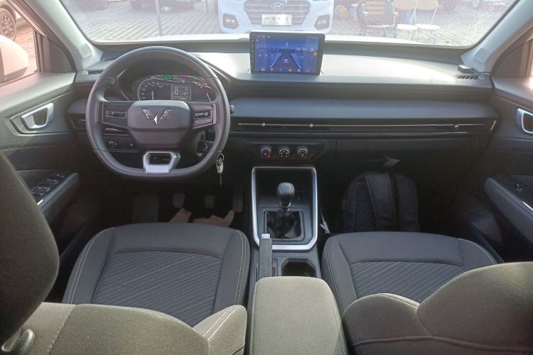Used Wuling Alvez 2022 1.5L Manual Free-Style Model Center Console