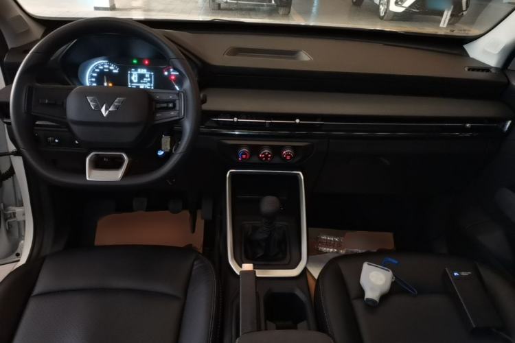 Used Wuling Alvez 2022 1.5L Manual Free-Style Model Center Console