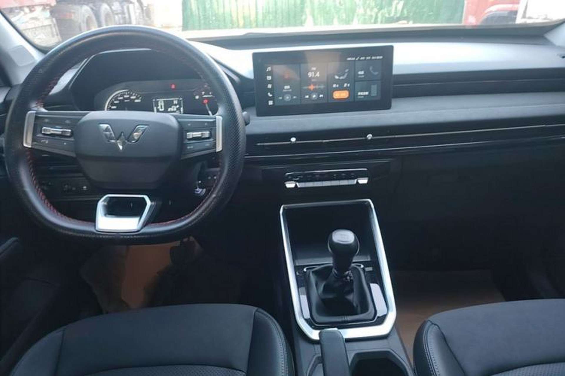 Used Wuling Alvez 2022 1.5L Manual Comfort Version Center Console